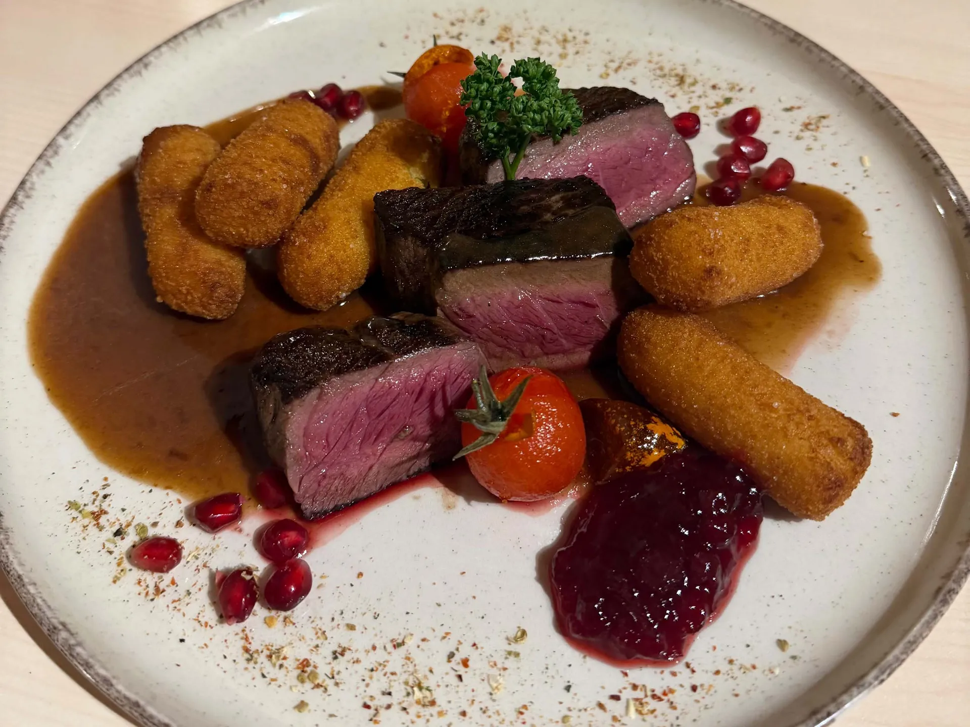 Weisskugel: your accommodation in Tyrol Seared meat with croquettes, sauce, pomegranate seeds and herbs